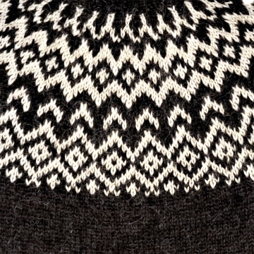 Handgestrickter Islandpullover - Farbe schwarz / weiß