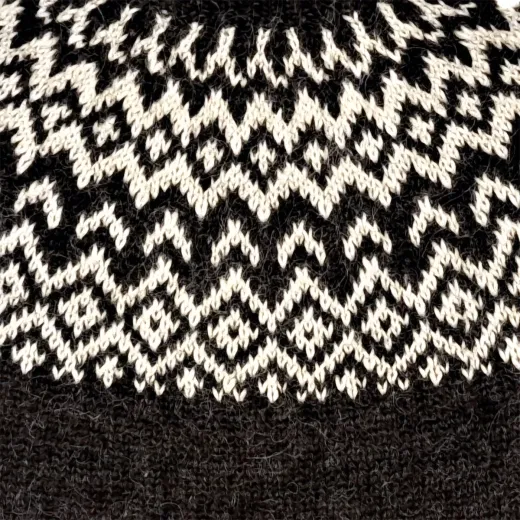 Handgestrickter Islandpullover - Farbe schwarz / weiß