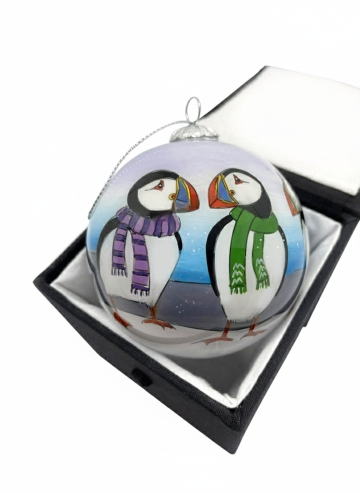 Mundgeblasene Weihnachtsbaumkugel aus Glas - Lundi - Papageientaucher