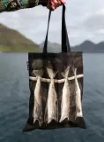 Tragetasche „Ræstur fiskur“ – Baumwolltasche mit faröischem Motiv