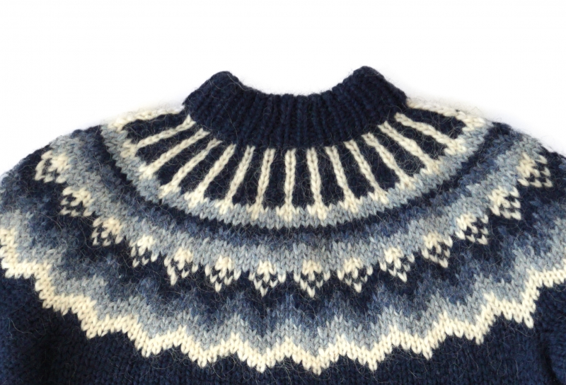 Schmaler und Langer XS Islandpullover - Handgestrickter Lopapeysa - dunkelblau