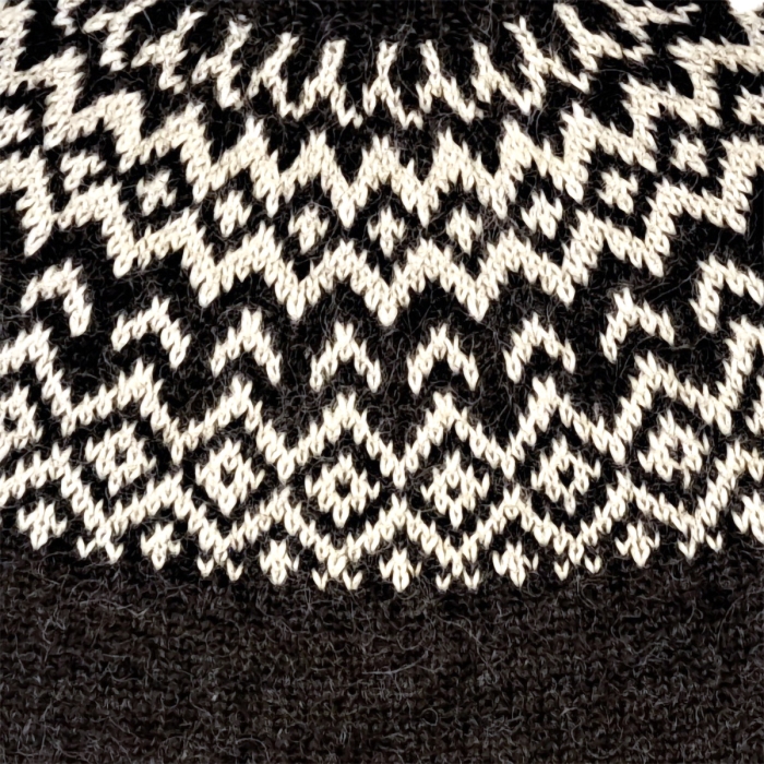 Handgestrickter Islandpullover - Farbe schwarz / weiß