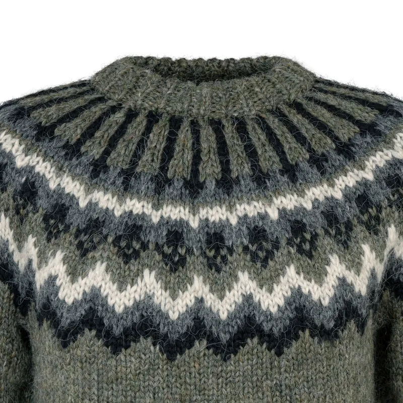 Kurzer XXL Islandpullover - Handgestrickter Lopapeysa - Frostgras