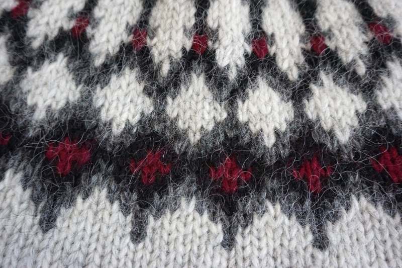 Damen Islandpullover - handgestrickt - Lopapeysa hellgrau kombi