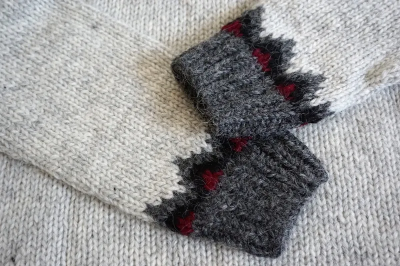 Herren Islandpullover - handgestrickter Lopapeysa - hellgrau kombi