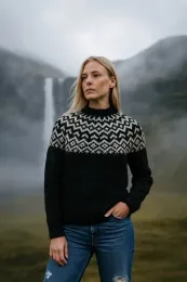 Handgestrickter Islandpullover - Farbe schwarz / weiß
