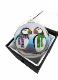 Mundgeblasene Weihnachtsbaumkugel aus Glas - Lundi - Papageientaucher