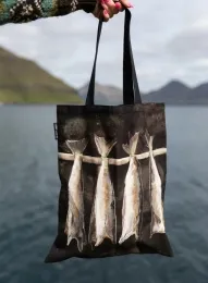 Tragetasche „Ræstur fiskur“ – Baumwolltasche mit faröischem Motiv